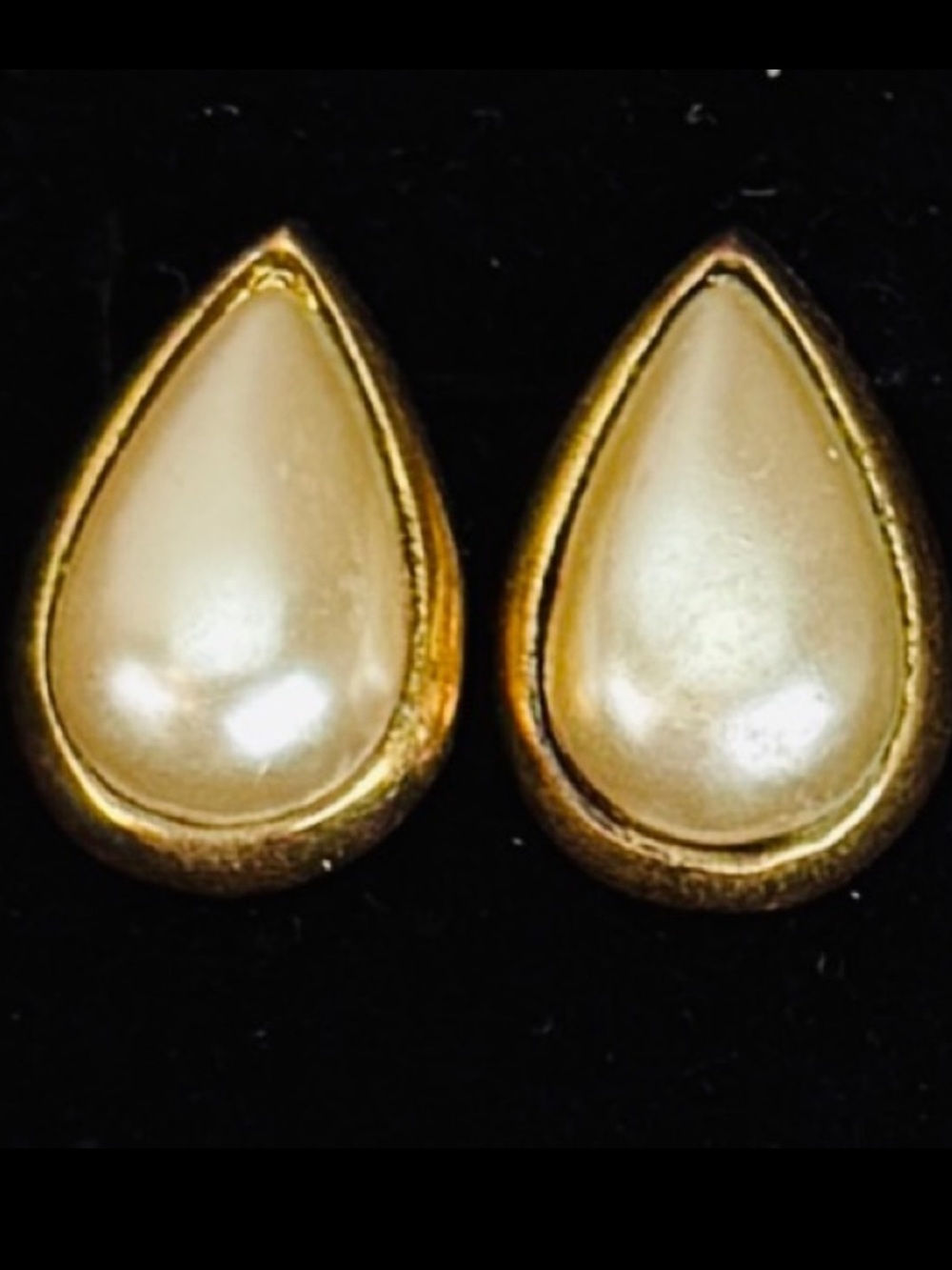 Vintage Aged Goldtone and Cream Teardrop Pierced Earrings